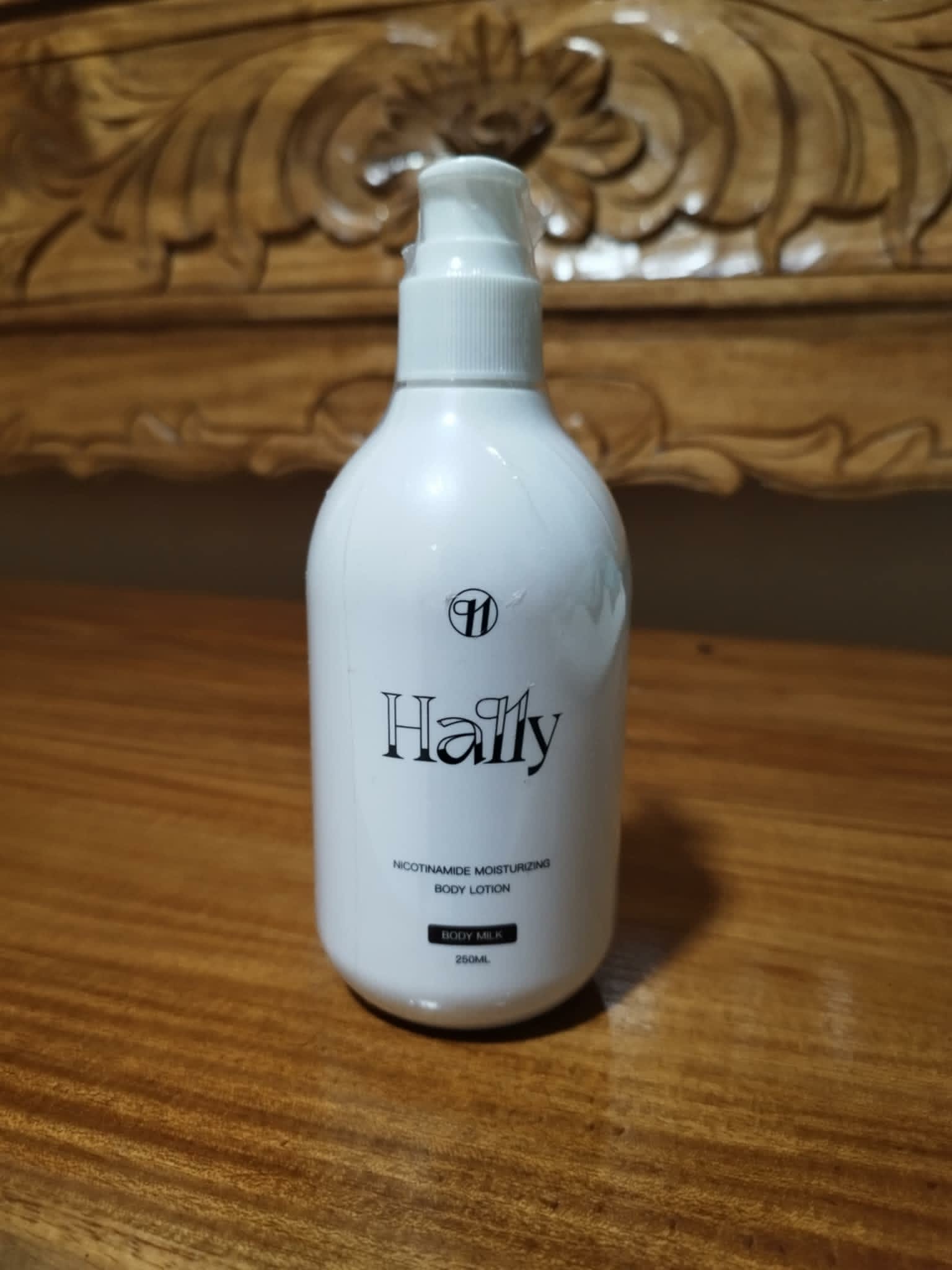 Hally Nicotinamide Moisturizing Body Lotion